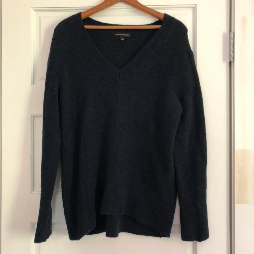 Merino Extra Fine Wool V-Neck Sweater- Navy